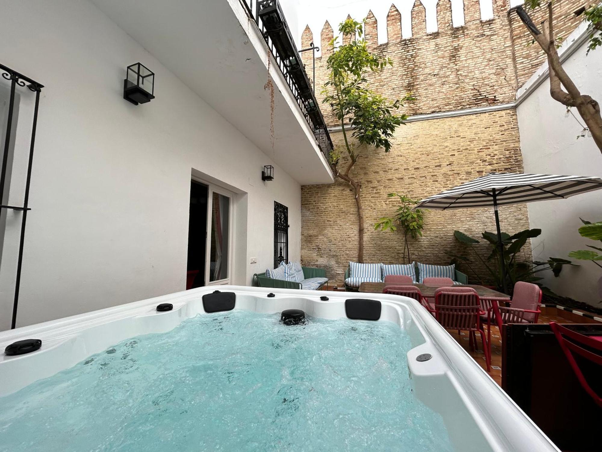 Puerta De Armas Apartments Sevilla Exteriör bild